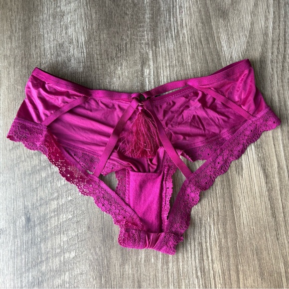 Victoria's Secret Magenta Lace Panties cute design - Picture 2 of 9